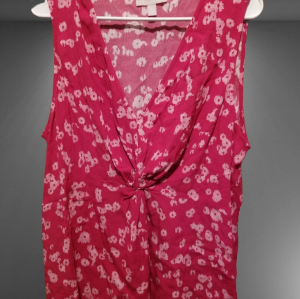 Chelsea .28. - Sleeveless blouse.